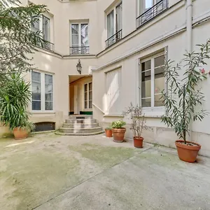  Apartment Charming & Cosy Flat In Heart Of Marais, 2min Walk To Art & Metier Museum Frankreich